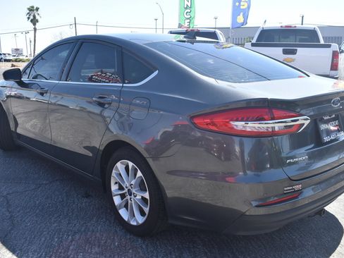 Used 2020 Ford Fusion SE FWD image 4