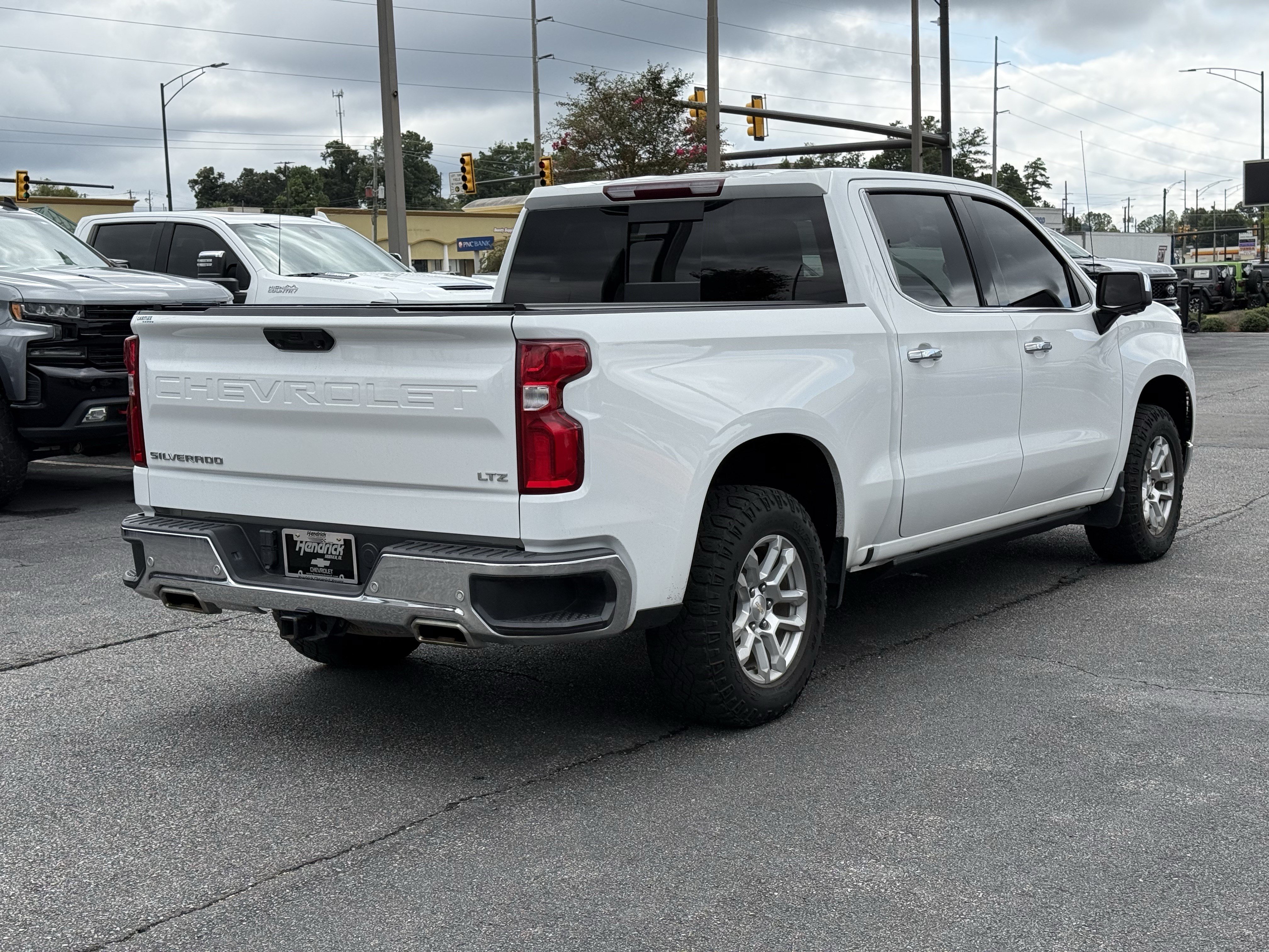 Used 2023 Chevrolet Silverado 1500 LTZ w/ LTZ Convenience Package II AWD/4WD image 11