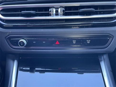 Used 2023 BMW 330i Sedan w/ Premium Package image 18