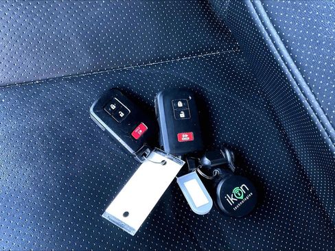 Used 2022 Toyota Tacoma TRD Off-Road image 14