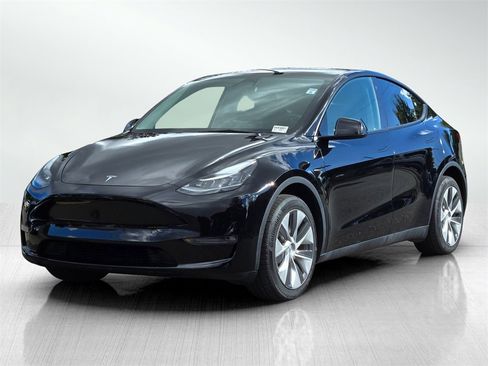 Used 2023 Tesla Model Y Long Range image 8