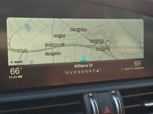 Used 2018 Alfa Romeo Giulia AWD image 14