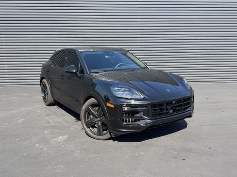 Certified 2025 Porsche Cayenne Turbo AWD/4WD image 7