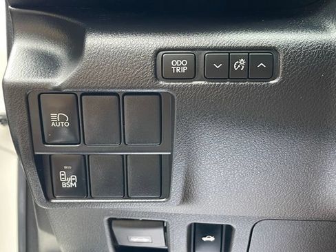 Used 2018 Lexus IS 300 AWD image 13