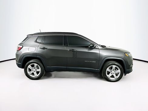 Used 2023 Jeep Compass Latitude image 10