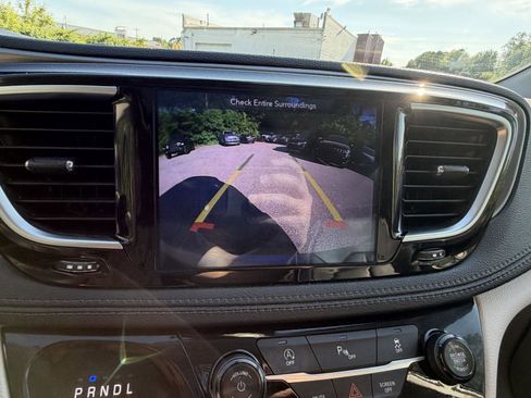 Used 2019 Chrysler Pacifica Limited FWD image 18