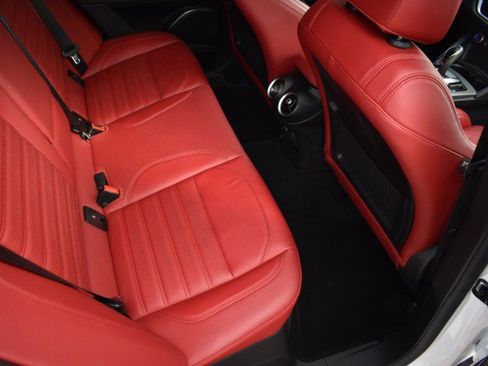 Used 2022 Alfa Romeo Stelvio Veloce AWD/4WD image 33
