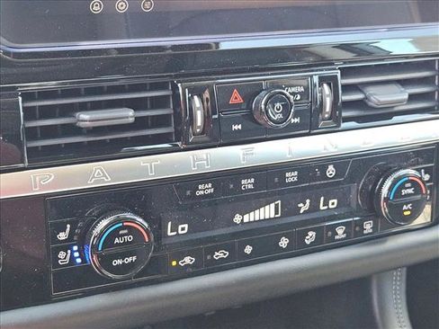 New 2026 Nissan Pathfinder Platinum image 15