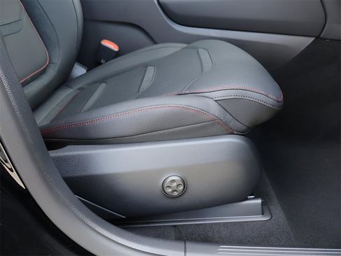 New 2025 Mercedes-Benz GLC 43 AMG 4MATIC image 13