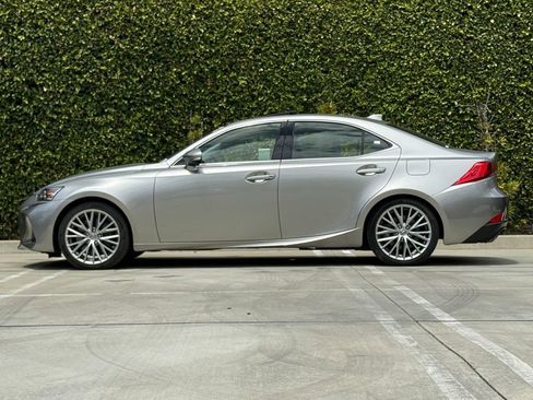 Used 2018 Lexus IS 300 w/ Accessory Package RWD image 7