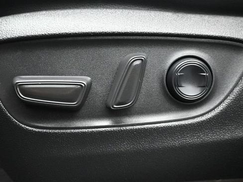 Used 2023 Toyota Highlander XLE FWD image 8