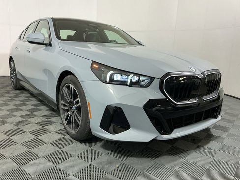 Certified 2026 BMW 540i xDrive w/ Executive Package AWD/4WD image 4