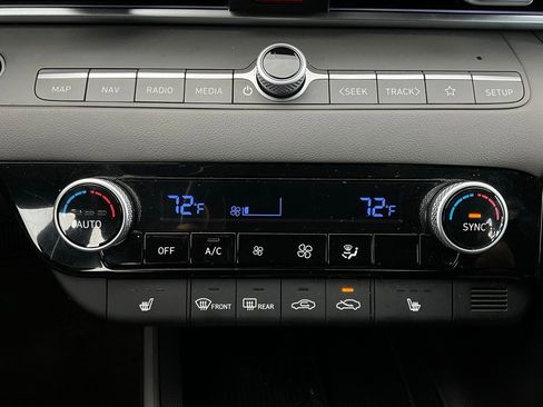 Used 2025 Hyundai Elantra SEL image 27