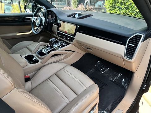 Used 2021 Porsche Cayenne Coupe image 29