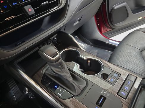 Used 2021 Toyota Highlander Platinum image 28