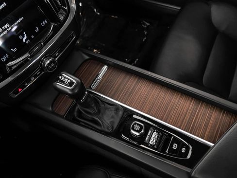 Used 2021 Volvo V60 T5 Momentum w/ Climate Package image 24