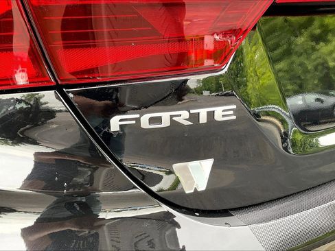 Used 2024 Kia Forte LXS w/ LXS Technology Package FWD image 22
