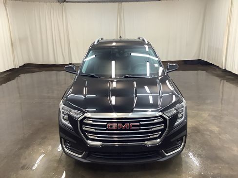 Used 2024 GMC Terrain SLT FWD image 3