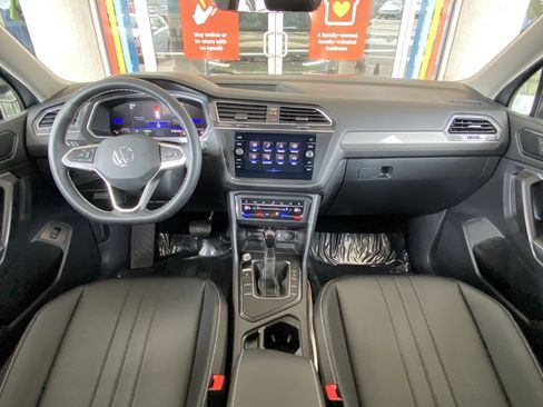 Certified 2023 Volkswagen Tiguan SE w/ Panoramic Sunroof Package FWD image 28