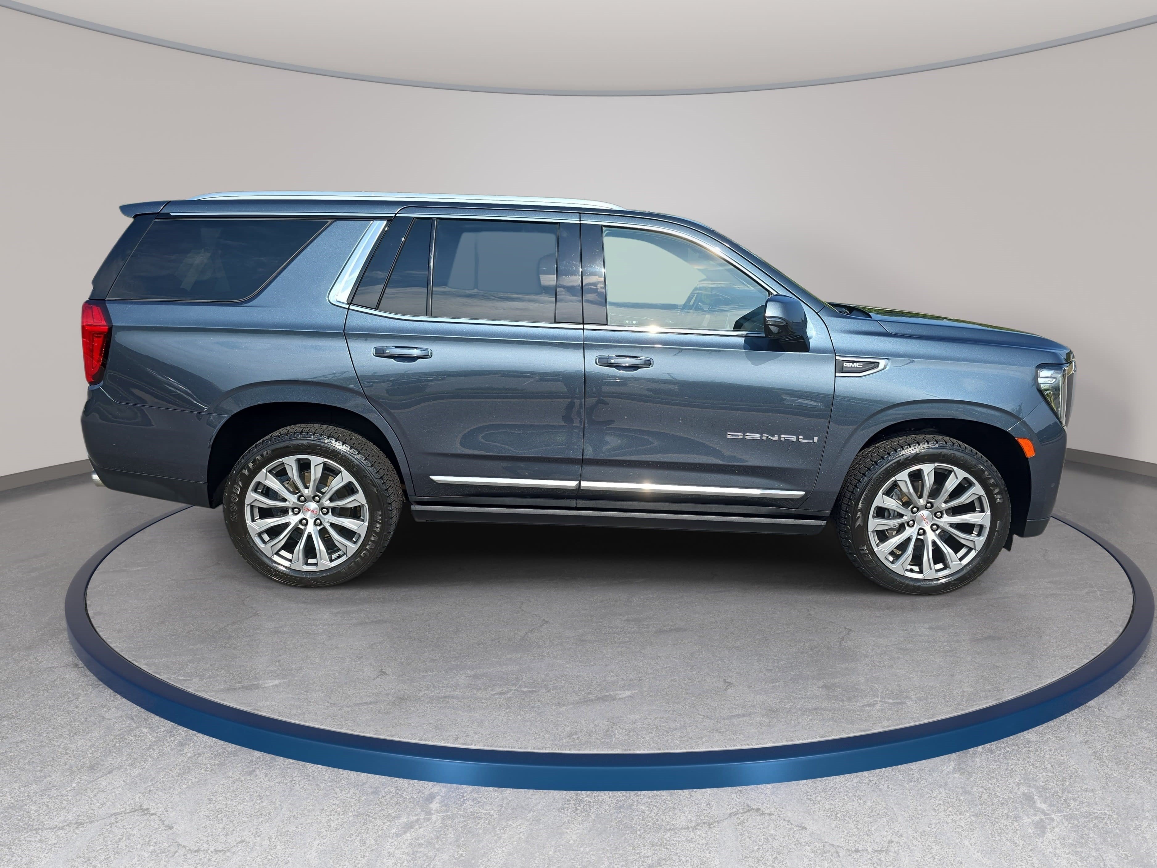 Used 2021 GMC Yukon Denali w/ Denali Premium Package RWD image 4