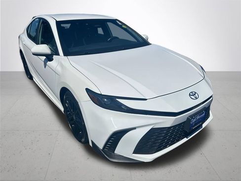 Used 2025 Toyota Camry SE FWD image 5