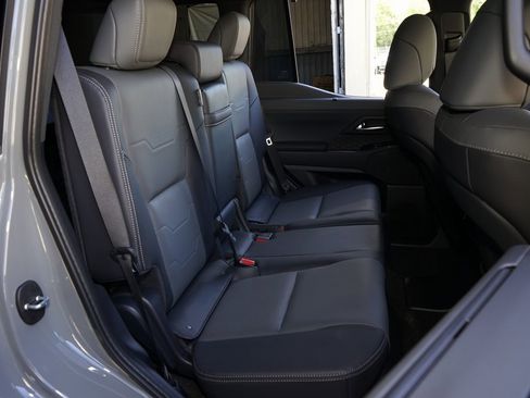 Used 2025 Lexus GX 550 image 20