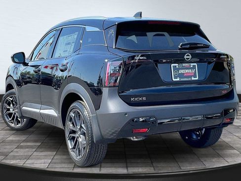 New 2026 Nissan Kicks SR image 4