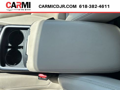 Used 2022 Chrysler 300 Touring L RWD image 22