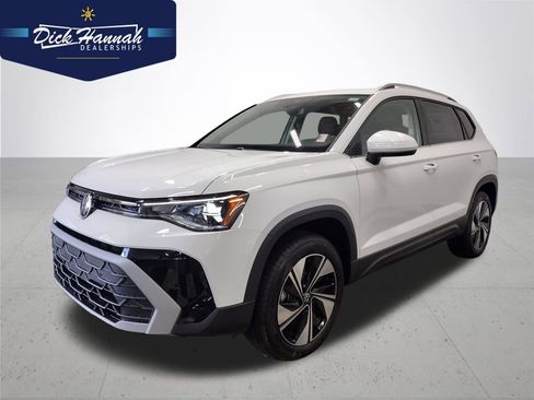 New 2025 Volkswagen Taos SE image 1