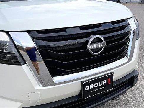 Certified 2024 Nissan Pathfinder SV image 28