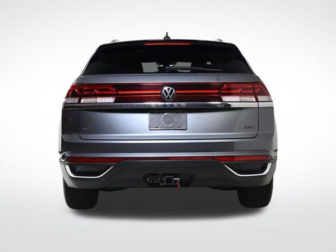 Used 2025 Volkswagen Atlas Cross Sport SE w/ Panoramic Sunroof Package image 4