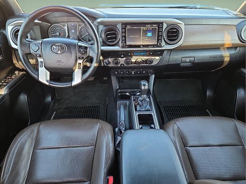 Used 2021 Toyota Tacoma Limited image 11