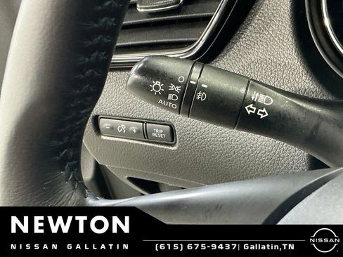 Used 2019 Nissan Rogue SV w/ Premium Package FWD image 31
