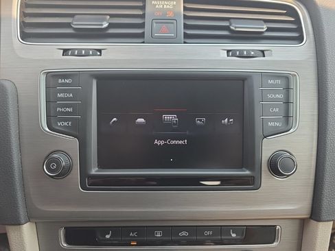 Used 2016 Volkswagen Golf SE w/ Lighting Package FWD image 16