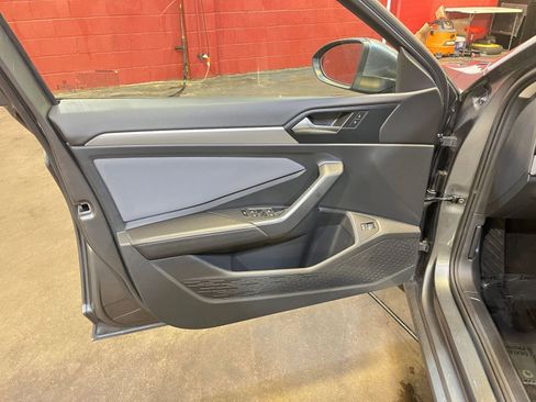 Used 2025 Volkswagen Jetta SE image 20