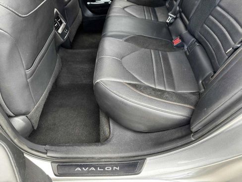 Used 2019 Toyota Avalon XSE image 35