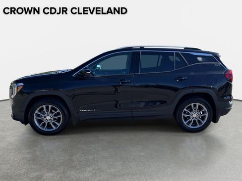 Used 2022 GMC Terrain SLT w/ Infotainment Package II FWD image 8