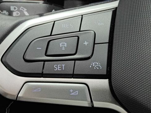 Used 2026 Volkswagen Atlas SE AWD/4WD image 32