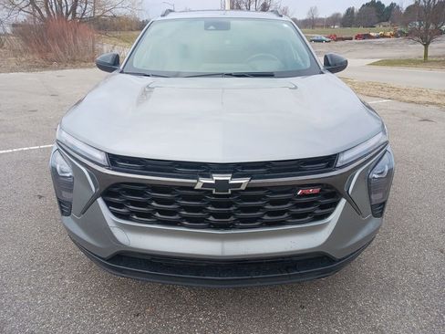 Used 2024 Chevrolet Trax RS w/ Sunroof Package image 3