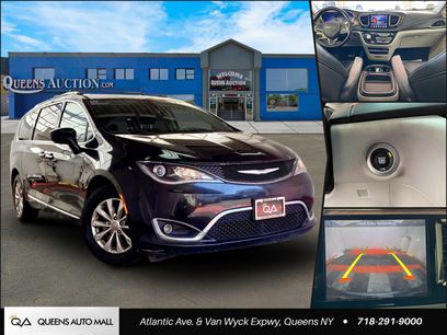 Used 2018 Chrysler Pacifica Touring-L w/ Premium Audio Group