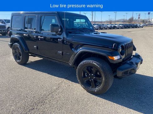 Used 2023 Jeep Wrangler Sahara image 8