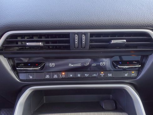 Used 2024 MAZDA CX-90 Plug-In Hybrid w/ Premium Pkg image 18