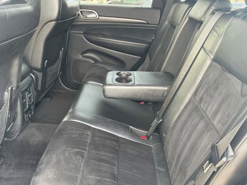 Used 2018 Jeep Grand Cherokee Altitude image 13