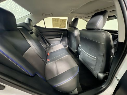 Used 2017 Toyota Corolla SE w/ SE Premium Package FWD image 33