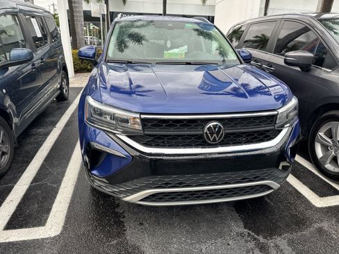 Used 2024 Volkswagen Taos SE w/ Black Wheel Package FWD image 5
