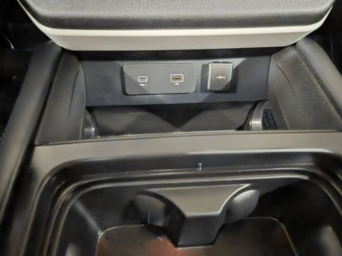 Used 2024 Land Rover Defender 130 X-Dynamic SE AWD/4WD image 24