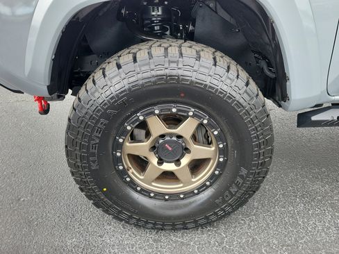 Used 2021 Toyota Tacoma SR5 w/ SR5 Appearance Package (SM) RWD image 5