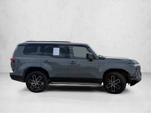 Used 2024 Lexus GX 550 w/ Accessory Package (Z1) AWD/4WD image 4