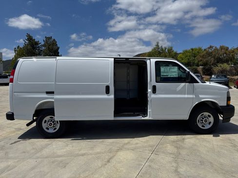 New 2026 GMC Savana 2500 Extended w/ Driver Convenience Package RWD image 21