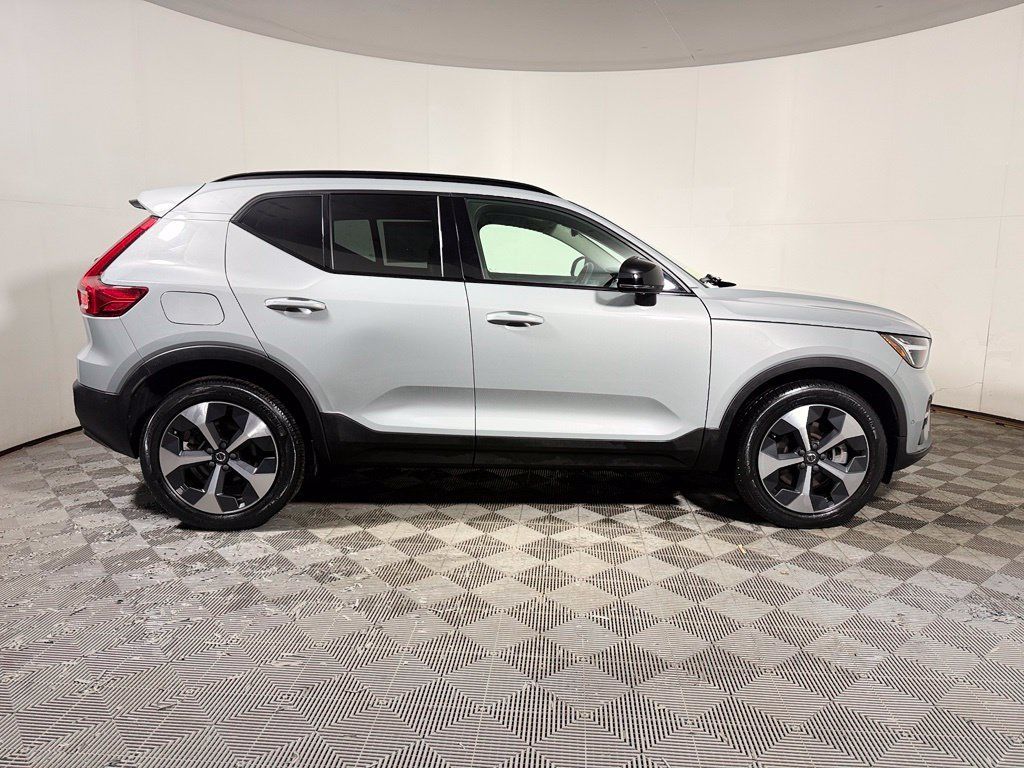 Used 2024 Volvo XC40 B5 Plus w/ Protection Package Premier AWD/4WD image 8